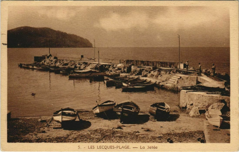 Carte postale ancienne Saint-Cyr-sur-Mer Les-Lecques-Plage - La Jetee à Saint-Cyr-sur-Mer