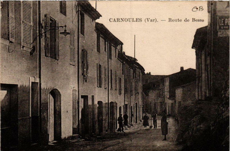 Carte postale ancienne Carnoules Route de Besse à Carnoules
