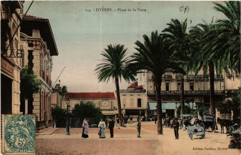 Carte postale ancienne Hyeres Place de la Poste à Hyères