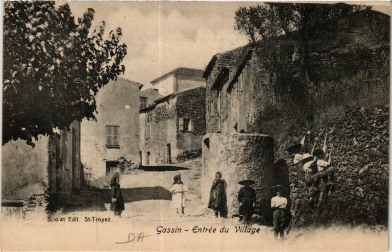Carte postale ancienne Gassin Entrée du Village à Gassin