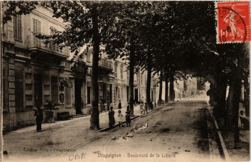 Carte postale ancienne Draguignan Boulevard de la Liberte à Draguignan