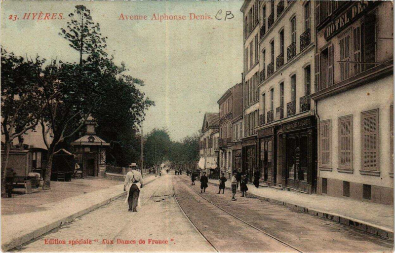 Carte postale ancienne Hyeres Avenue Alphonse Denis à Hyères