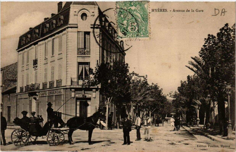 Carte postale ancienne Hyeres Avenue de la Gare à Hyères