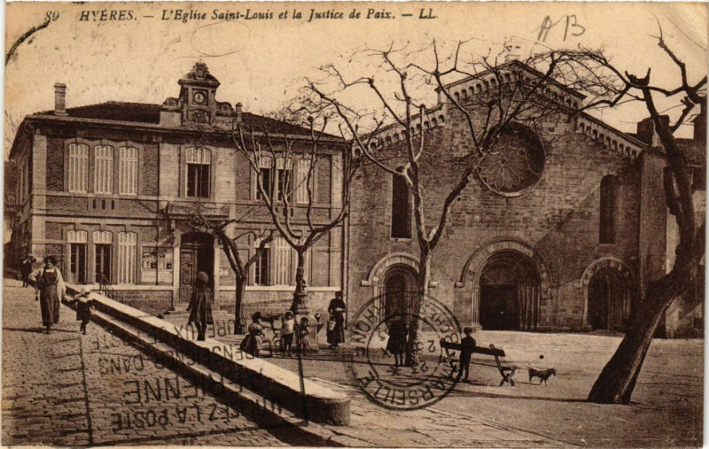 Carte postale ancienne Hyeres - Eglise Saint-Louis et la Justice de Paix à Hyères