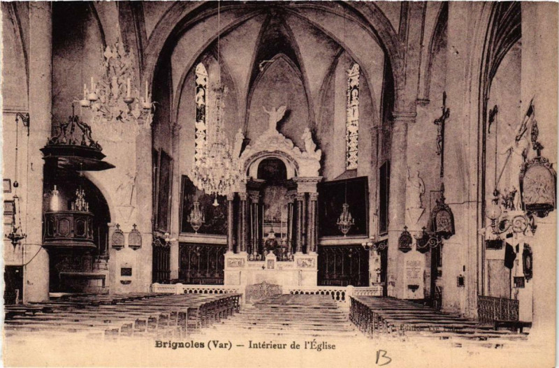 Carte postale ancienne Brignoles Intérieur de Eglise à Brignoles