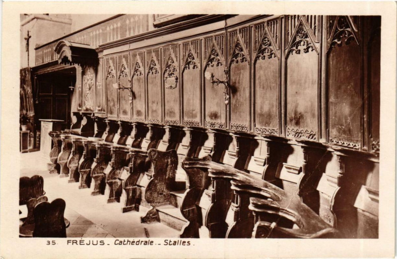 Carte postale ancienne Frejus Cathédrale - Stalles à Fréjus