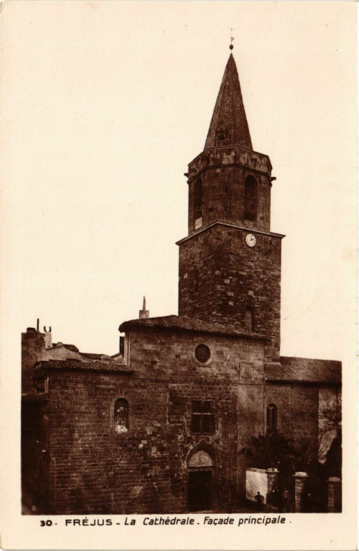 Carte postale ancienne Frejus - La Cathédrale - Facade Principale à Fréjus
