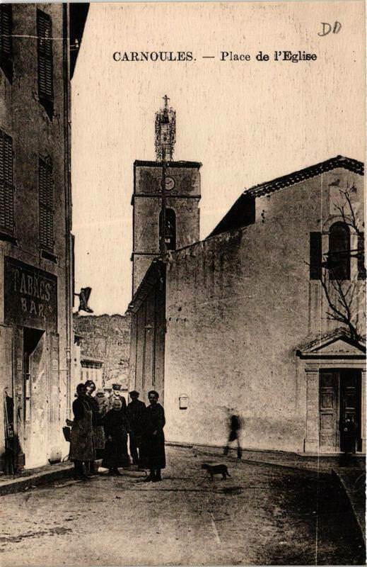 Carte postale ancienne Carnoules Place de Eglise à Carnoules