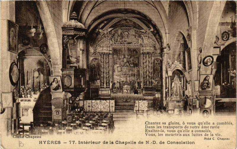 Carte postale ancienne Hyeres - Intérieur de la Chapelle de N.-D. de Consolation à Hyères