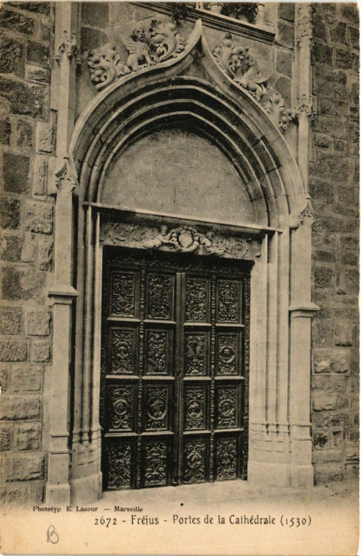 Carte postale ancienne Frejus - Portes de la Cathédrale à Fréjus