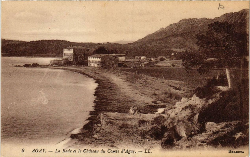 Carte postale ancienne Agay La Rade et le Chateau du Comte d'Agay