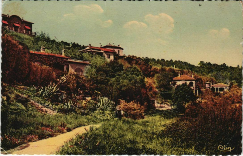 Carte postale ancienne Sainte-Maxime-sur-Mer Paysage Provencal - Town Scene à Sainte-Maxime