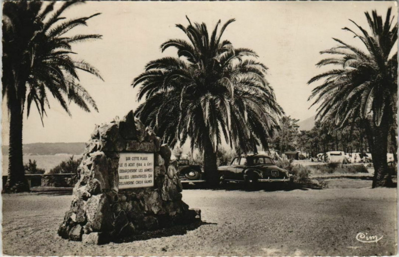 Carte postale ancienne La Croix-Valmer Entree de la Plage à La Croix-Valmer