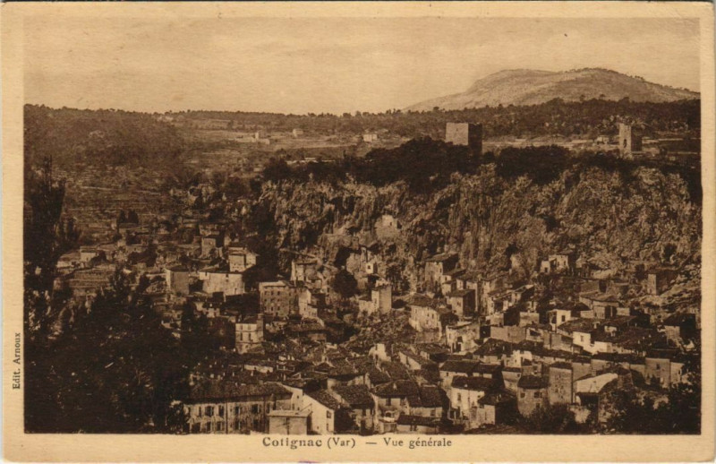 Carte postale ancienne Cotignac Vue Generale à Cotignac