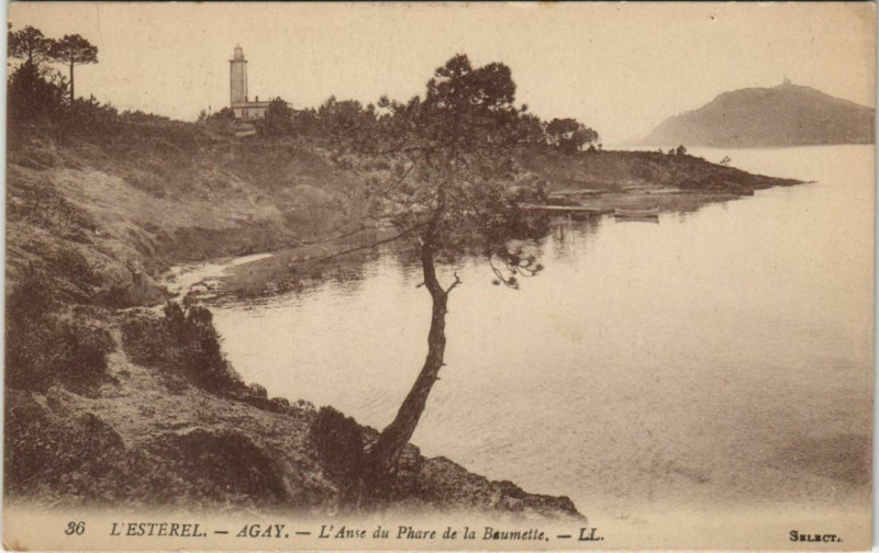 Carte postale ancienne Agay L'Anse du Phare de la Baumette