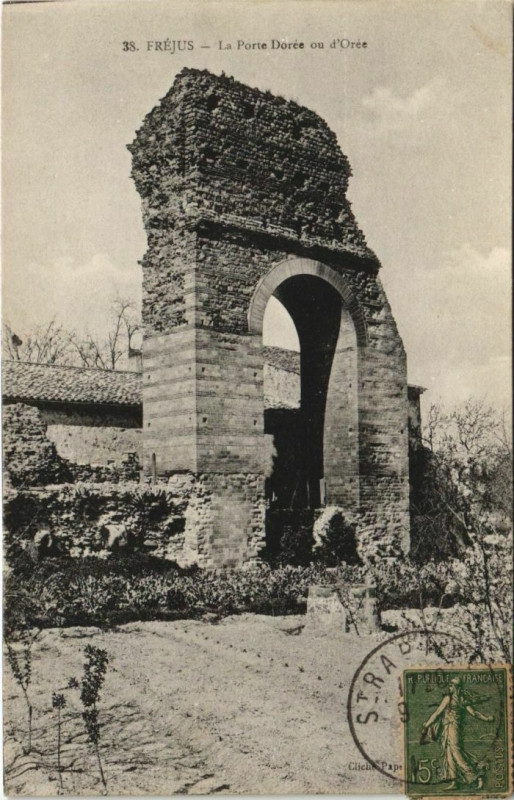 Carte postale ancienne Frejus La Porte Doree ou d'Oree à Fréjus