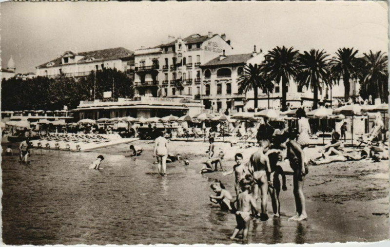 Carte postale ancienne Saint-Raphael La Plage à Saint-Raphaël
