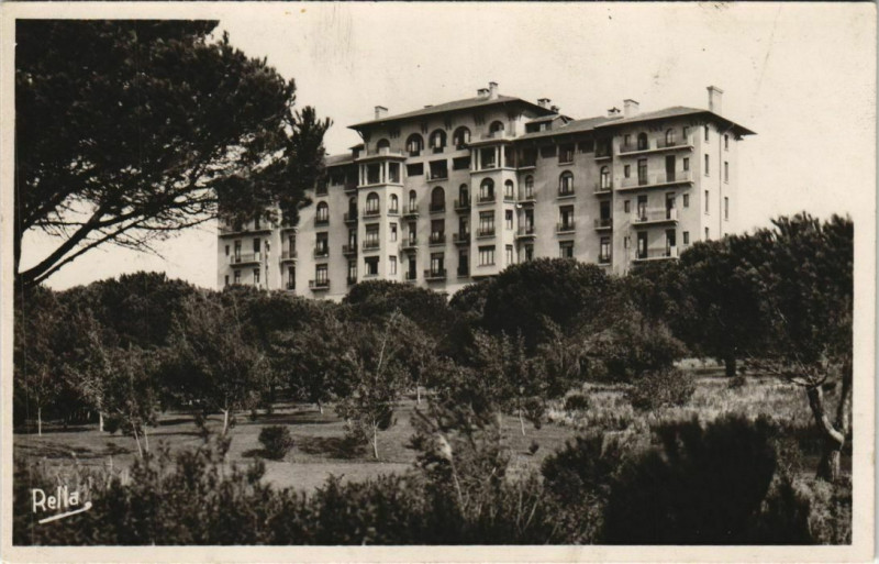Carte postale ancienne Saint-Raphael Valescure - Le Golf-Hotel à Saint-Raphaël