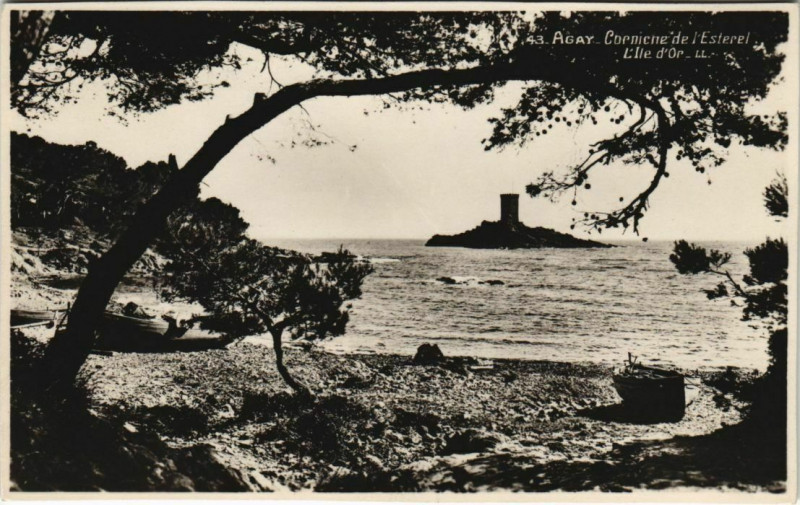 Carte postale ancienne Agay Corniche de l'Esterel - L'Ile d'Or