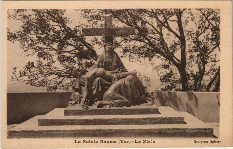 Carte postale ancienne Saint-Maximin-la-Sainte-Baume La Pieta à Saint-Maximin-la-Sainte-Baume