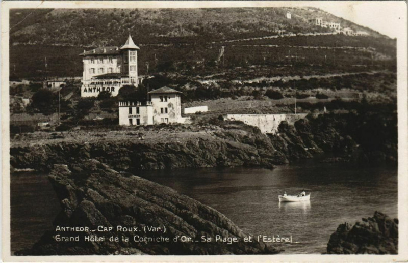 Carte postale ancienne Antheor Cap Roux - Grand Hotel de la Corniche d'Or - Sa Plage