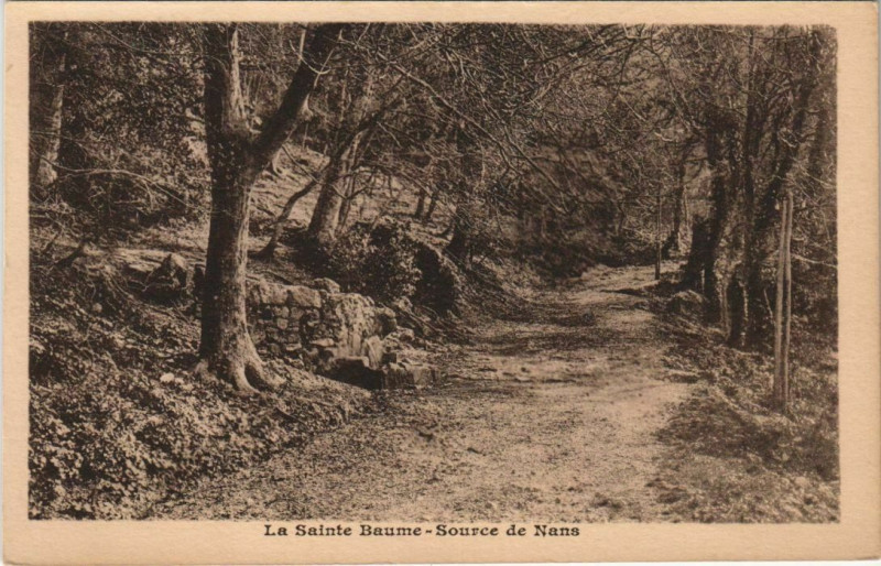 Carte postale ancienne Saint-Maximin-la-Sainte-Baume Source de Nans à Saint-Maximin-la-Sainte-Baume