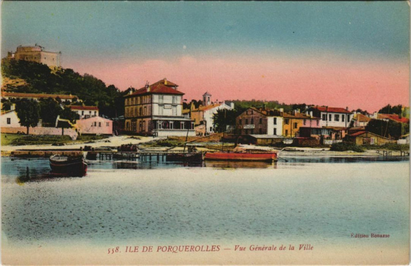 Carte postale ancienne Porquerolles Vue Generale de la Ville