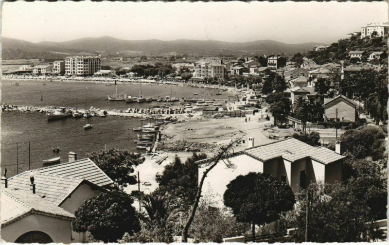 Carte postale ancienne Le Lavandou Vue Generale au Lavandou