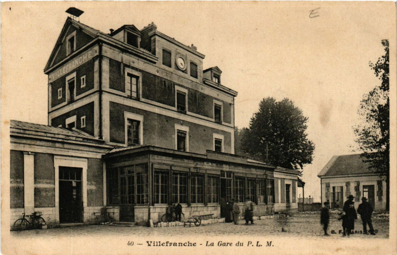 Carte postale ancienne Villefranche-sur-Saone - La Gare du P. L. M. à Villefranche-sur-Saône