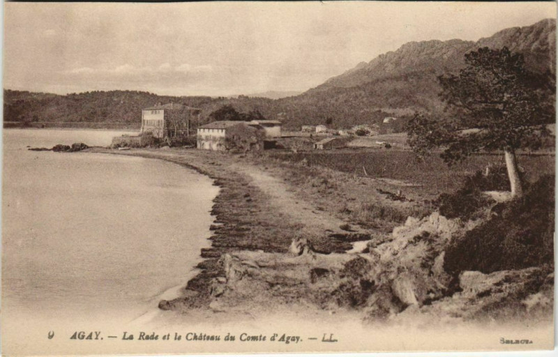 Carte postale ancienne Agay La Rade et le Chateau du Comte d'Agay