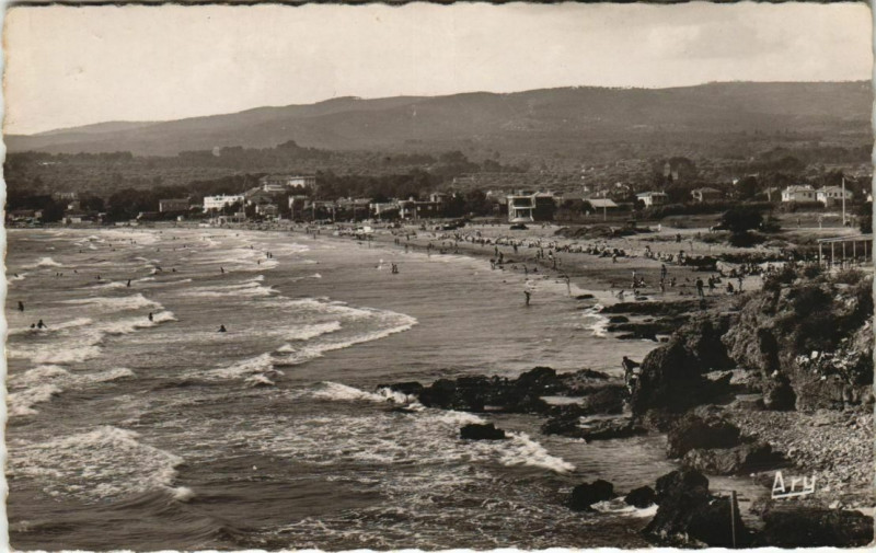 Carte postale ancienne Saint-Cyr-sur-Mer Les Lecques-Plage - Vue Generale de la Plage à Saint-Cyr-sur-Mer