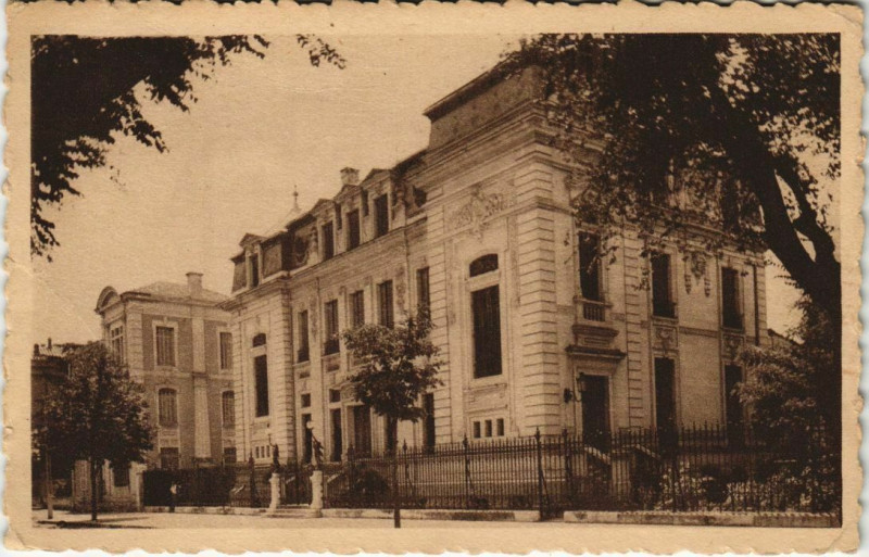 Carte postale ancienne Carpentras La Caisse d'Epargne