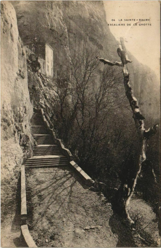 Carte postale ancienne Saint-Maximin-la-Sainte-Baume Escaliers de la Grotte à Saint-Maximin-la-Sainte-Baume