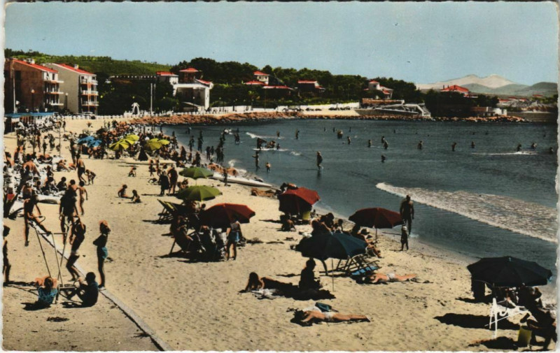 Carte postale ancienne Saint-Cyr-sur-Mer Les Lecques - La Plage à Saint-Cyr-sur-Mer