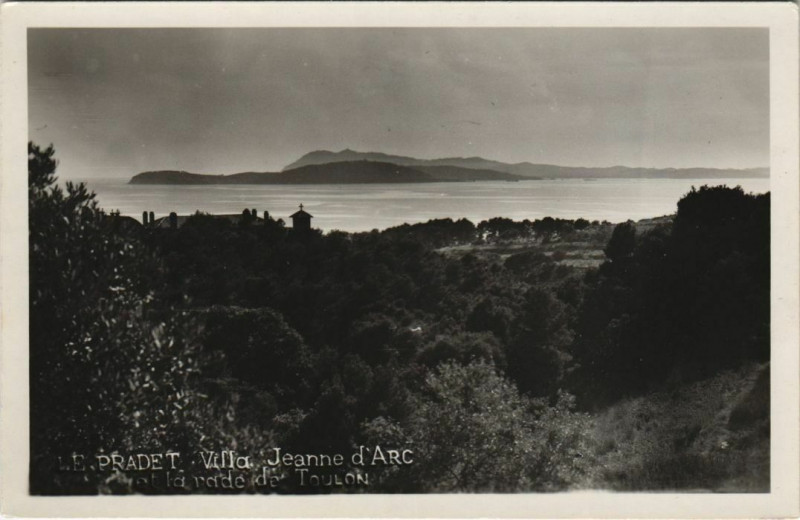 Carte postale ancienne Le Pradet Villa Jeanne d'Arc et la Rade de Toulon à Toulon