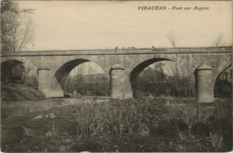 Carte postale ancienne Vidauban Pont sur Argens à Vidauban