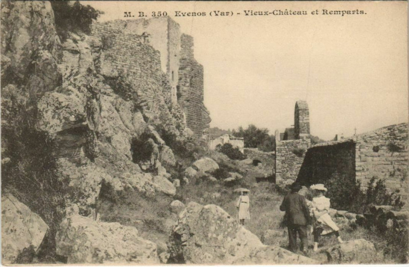 Carte postale ancienne Evenos Vieux-Chateau et Remparts à Évenos