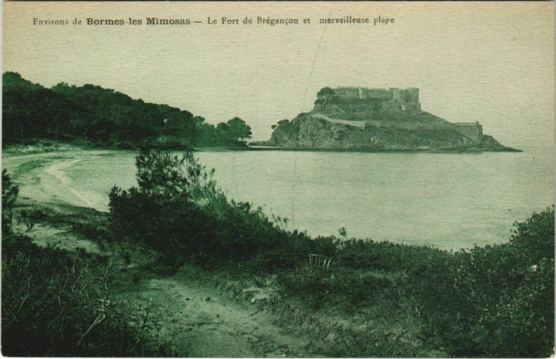 Carte postale ancienne Bormes-les-Mimosas Environs - Le Fort de Bregancon et Plage à Bormes-les-Mimosas