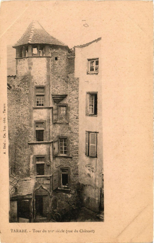 Carte postale ancienne Tarare - Tour du XVIe siecle - Rue du Chateau à Tarare