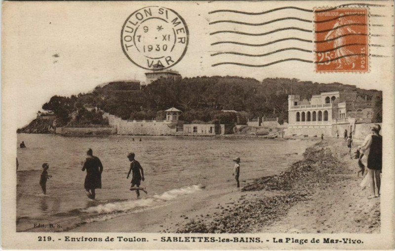 Carte postale ancienne Les Sablettes La Plage de Mar-Vivo - Environs de Toulon à Toulon