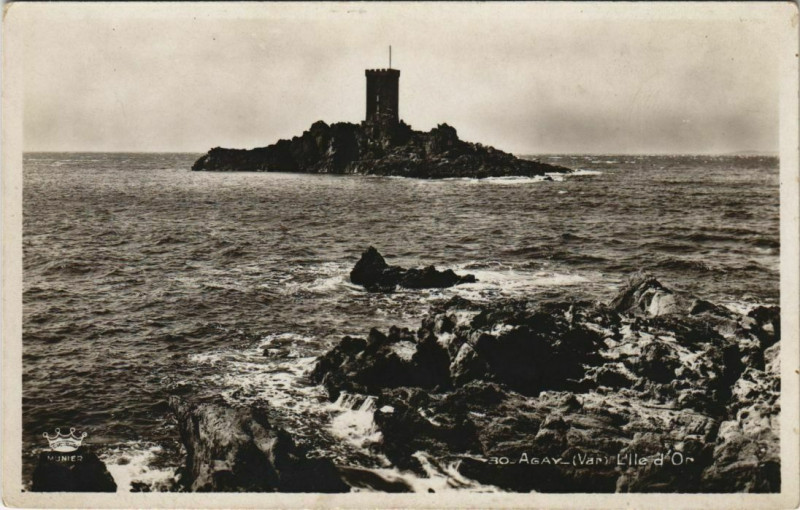 Carte postale ancienne Agay L'Ile d'Or - Vue