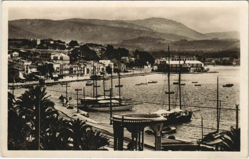Carte postale ancienne Bandol vue sur le Port France à Bandol