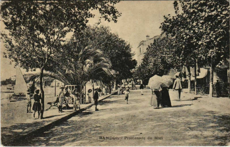 Carte postale ancienne Bandol Promenade du Midi France à Bandol
