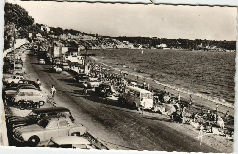 Carte postale ancienne Bandol La Plage du Lido France à Bandol