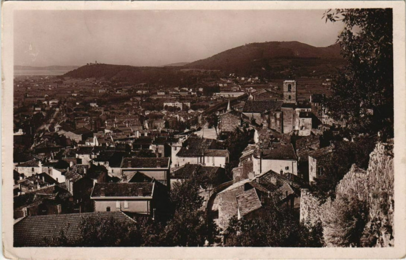 Carte postale ancienne Hyeres vue generale pris du Chateau France à Hyères