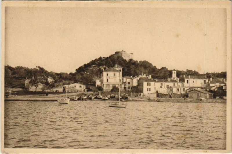 Carte postale ancienne Hyeres Le Village de Porquerolles ,Fort Sainte-Agate France à Hyères