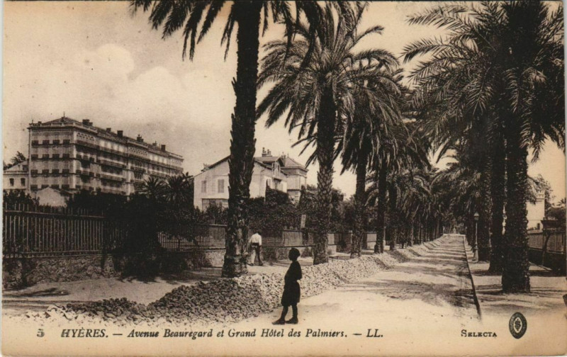 Carte postale ancienne Hyeres Avenue Beauregard et Grand Hotel des Palmiers France à Hyères