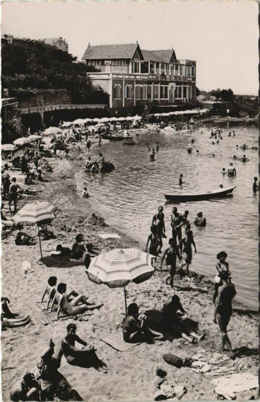 Carte postale ancienne Bandol La Plage et le Golf Hotel France à Bandol