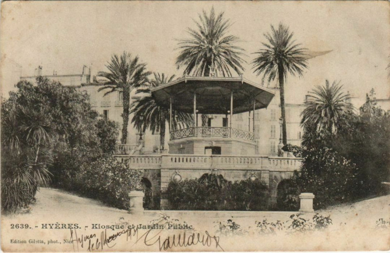 Carte postale ancienne Hyeres Kiosque et Jardin Public France à Hyères