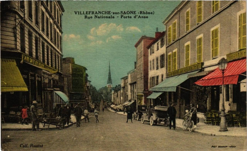 Carte postale ancienne Villefranche-sur-Saone Rue Nationale - Porte d'Anse à Villefranche-sur-Saône